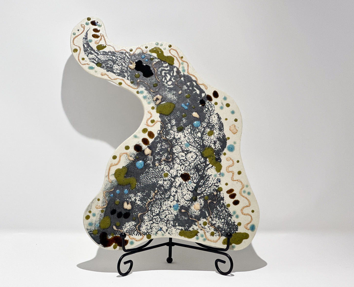 Stoneware display plate